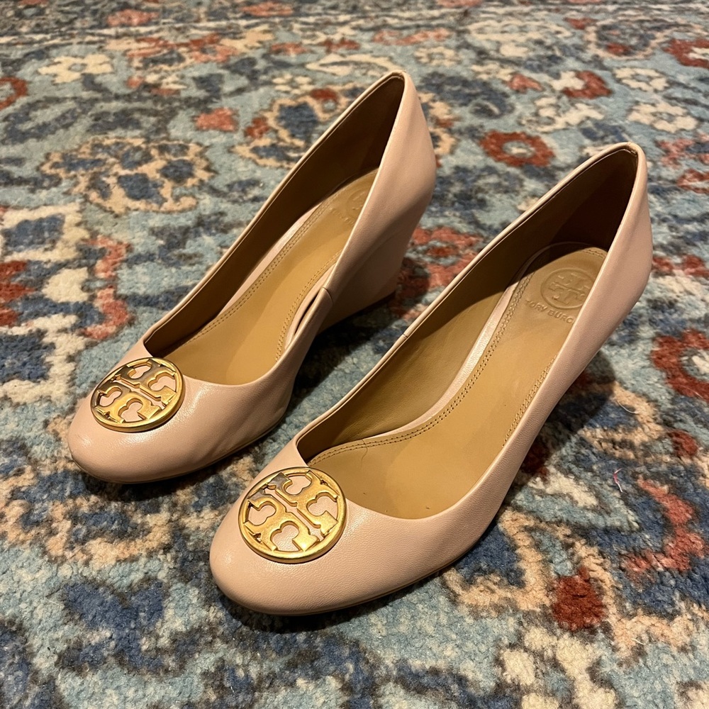 Tory Burch nude wedges